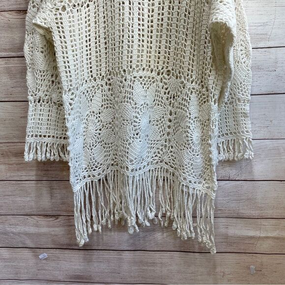 VINTAGE INTERNATIONAL SPORTSWEAR CROCHETED FRINGE SWEATER‎ IN CREAM - Picture 3 of 10